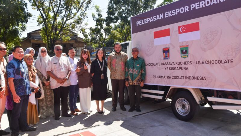 Wako Padang Fadly Amran Lepas Ekspor Perdana L'ile Chocolate ke Singapura