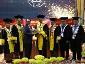 Orasi Ilmiah di Wisuda 139 UNP, Bupati Padang Pariaman Ajak Wisudawan Kembangkan Potensi Ekonomi Kreatif