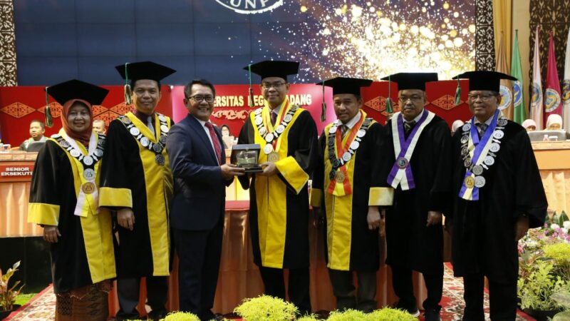 Orasi Ilmiah di Wisuda 139 UNP, Bupati Padang Pariaman Ajak Wisudawan Kembangkan Potensi Ekonomi Kreatif