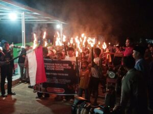 Warga Kelurahan Batang Kabung Ganting, Kecamatan Koto Tangah, Kota Padang, menggelar pawai obor dalam menyambut Tahun Baru Islam 1 Muharram