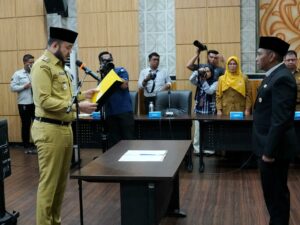 Wali Kota Padang, Fadly Amran melantik Yudi Indra Sani sebagai Dewan Pengawas (Dewas) Perumda Padang Sejahtera Mandiri (PSM)