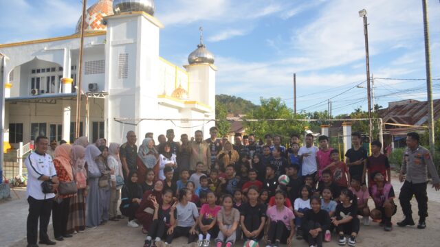 Wali Kota Padang, Fadly Amran meninjau kegiatan remaja Masjid Jami