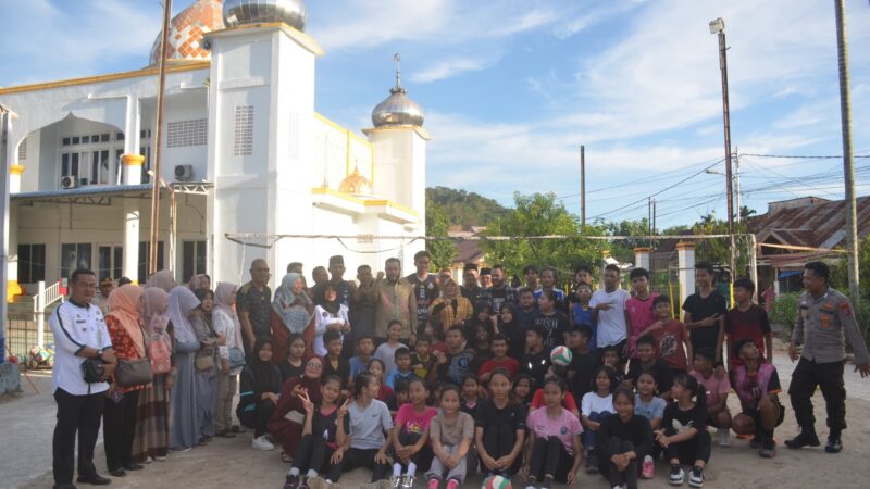 Wali Kota Padang, Fadly Amran meninjau kegiatan remaja Masjid Jami' Kelurahan Pampangan, Kecamatan Lubuk Begalung pada Jumat (20/6/2025).
