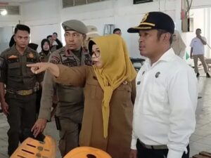 Pemko Padang melakukan pembenahan dan penataan ulang Pujasera Pantai Padang yang berada di Jalan Samudera, Kecamatan Padang Barat.