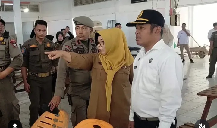 Pemko Padang melakukan pembenahan dan penataan ulang Pujasera Pantai Padang yang berada di Jalan Samudera, Kecamatan Padang Barat.