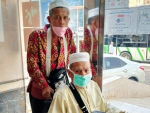 Jelang puncak haji, satu jemaah haji Embarkasi Padang meninggal di Makkah. Jemaah yang meninggal tersebut yaitu Dayan Abu Bakar usia 80 tahun