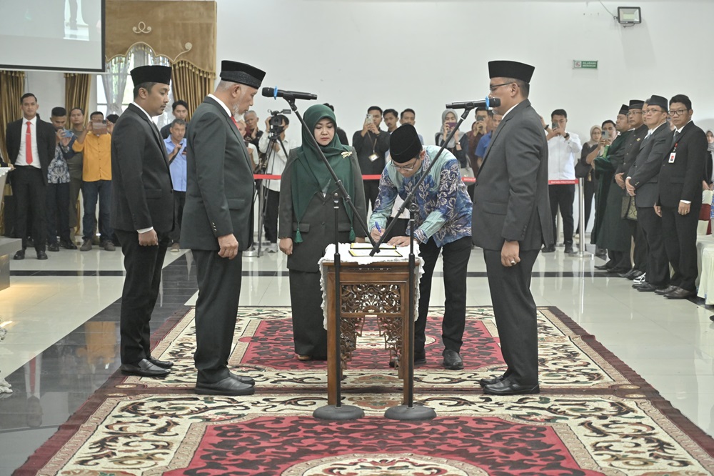 Resmi Dilantik, Berikut 6 Titipan Gubernur Mahyeldi untuk Sekda Sumbar