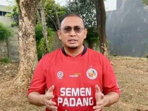 Penasihat Semen Padang, Andre Rosiade meminta suporter dan pendukung Kabau Sirah bersabar soal komposisi dan nama-nama pemain