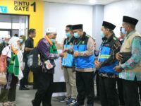 Pemulangan jemaah haji Debarkasi Padang asal Provinsi Bengkulu ditutup dengan kedatangan kloter 5 dari tanah air pada Kamis (19/6/2025) malam
