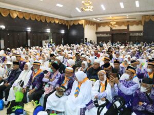 Petugas Penyelenggara Ibadah Haji (PPIH) Debarkasi Padang memulangkan 3.110 jemaah haji ke tanah suci yang tergabung dalam 6 (enam) kloter.