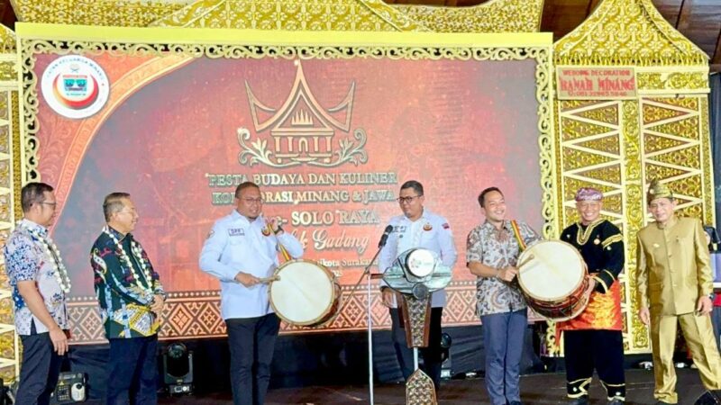 Ketum DPP Ikatan Keluarga Minang (IKM) Andre Rosiade melakukan road show atau kunjungan silaturahim dan konsolidasi pengurus IKM Jateng,