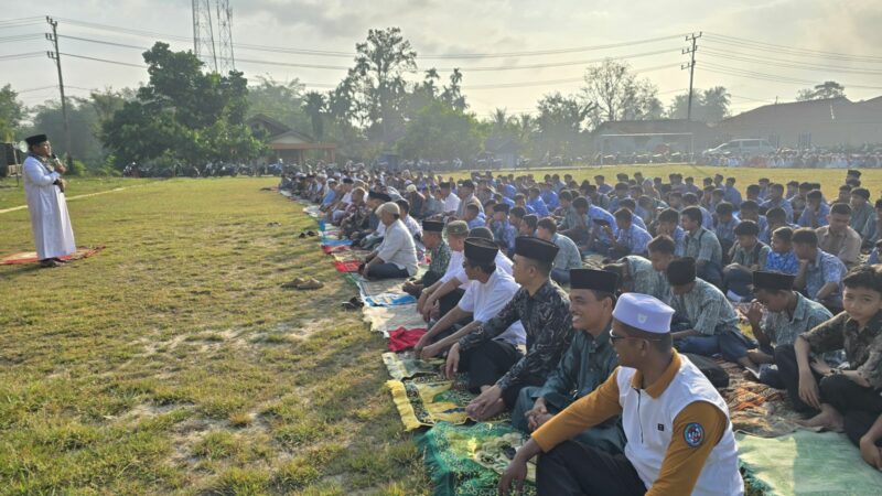 Terdampak Kekeringan Panjang, Ratusan Warga Nagari Pangkalan Gelar Salat Minta Hujan