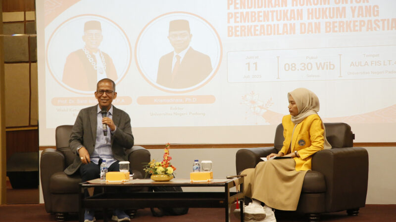 Kuliah Umum di UNP, Saldi Isra: Mahasiswa Harus Dipaksa Menulis, Dipaksa Bicara