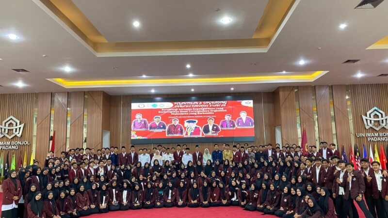 Fakultas Syariah Universitas Islam Negeri (UIN) Imam Bonjol Padang menggelar pelantikan serentak Organisasi Mahasiswa (ORMAWA) dengan tema