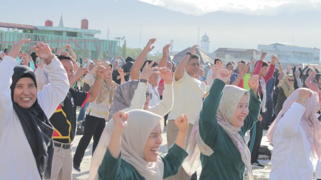 ASN Pemko Padang Senam Massal di Lantai Atas Pasar Raya Fase VII