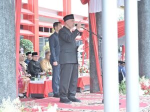 Upacara Hardiknas 2025 di Sumbar: Gubernur Mahyeldi Serukan Pendidikan yang Cerdas, Sehat, dan Bermakna