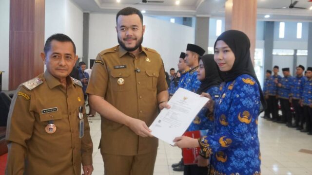 Serahkan SK 397 CPNS, Wako Fadly Amran Tegaskan Pentingnya Integritas dan Loyalitas