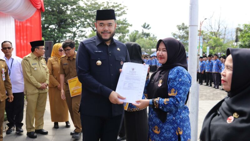 Wako Padang Serahkan SK 2.844 Orang PPPK Formasi 2024