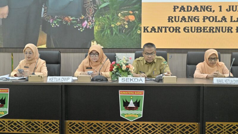 Sekda Sumbar Ingatkan Peran Istri ASN Strategis dalam Mendukung Pembangunan Daerah