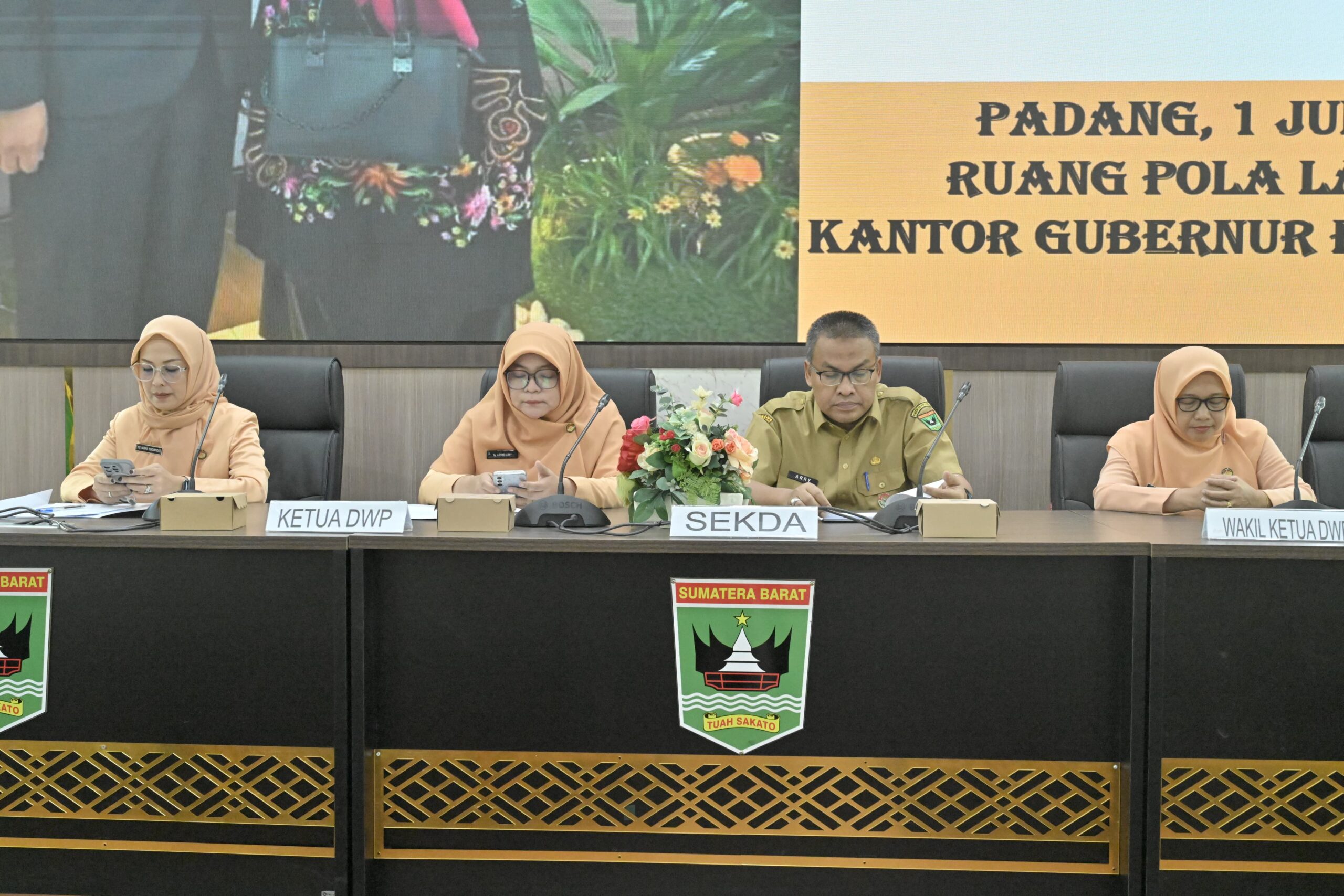 Sekda Sumbar Ingatkan Peran Istri ASN Strategis dalam Mendukung Pembangunan Daerah