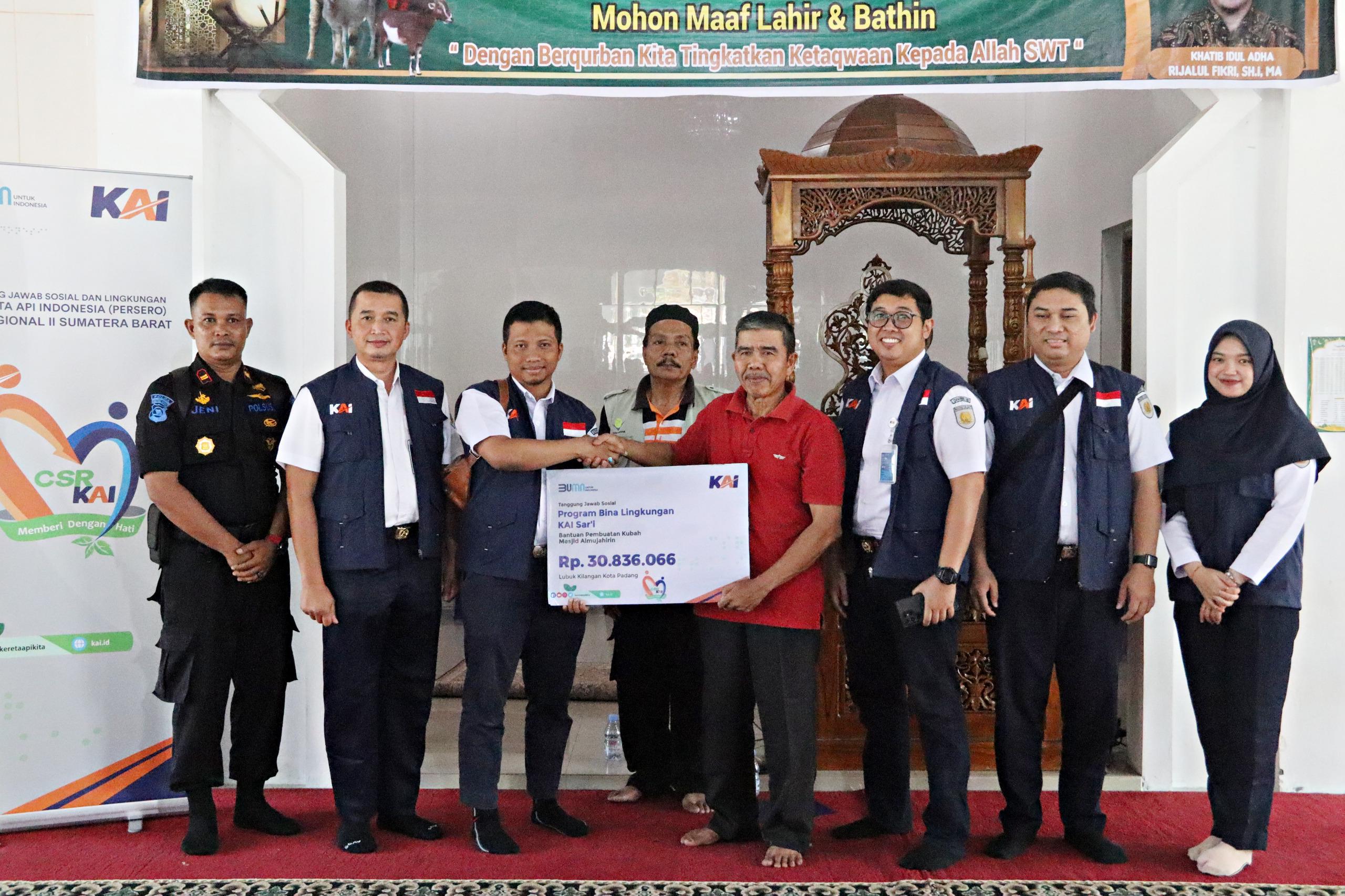 KAI Sumbar Kembali Kucurkan Dana Bantuan TJSL di Padang