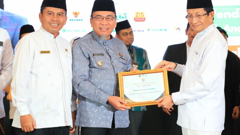 Dukung Program Zakat dan Wakaf, Pemko Padang Terima Penghargaan Kemenag