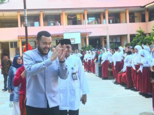 Wako Fadly Amran Mulai Salurkan Kartu Padang Juara untuk 12.606 Siswa Kurang Mampu