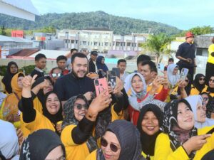 Senam Pagi Bersama, Wako Fadly Amran Dorong Aktivitas Positif di Pasar Raya Fase VII