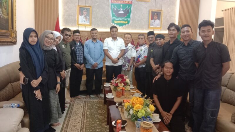 Ketum IPSI Sumbar Lepas Tim Silat Tradisi ke Festival Olahraga Rekreasi Nasional VIII di NTB