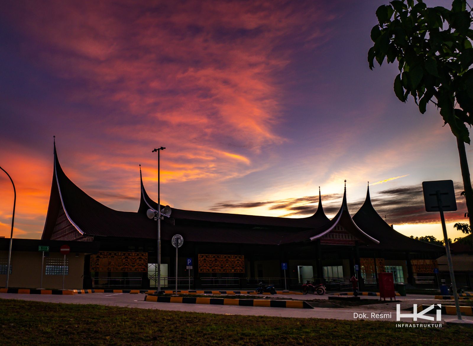 Dengan Nuansa Minang, HKI Tuntaskan Pembangunan Rest Area Tol Padang-Sicincin