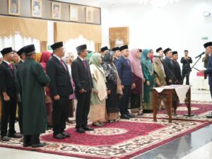 Lantik 25 Pejabat Manajerial, Gubernur Mahyeldi Tegaskan Komitmen Pelayanan Publik