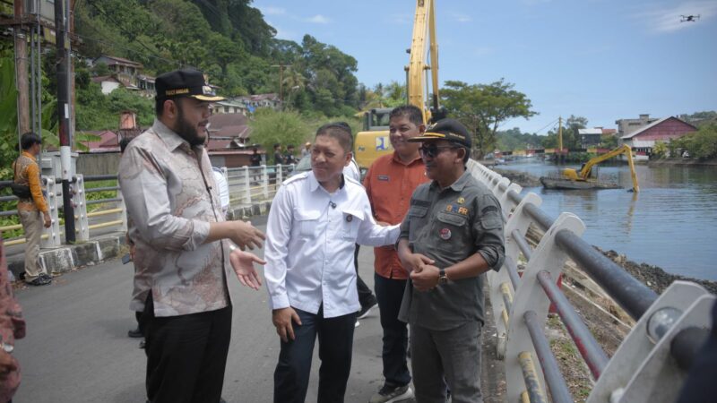 Wako Fadly Amran Tinjau Pengerukan di Sungai Batang Arau