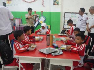SPPG Purus, Kecamatan Padang Barat, Kota Padang, sudah menyalurkan program Makan Bergizi Gratis (MBG) kepada 2.331 siswa di enam sekolah