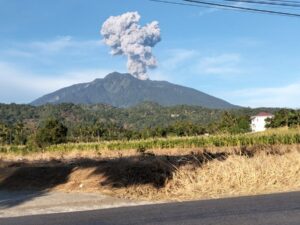 Walinagari Bukik Batabuah: Erupsi Marapi Pagi Ini Kejutkan Warga, Suara Dentuman Keras Mirip Letusan Meriam