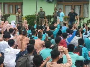 Sebanyak 70 pelajar diamankan Satpol PP Padang dari tempat biliar yang berada di Jalan Alang Lawas, Kecamatan Padang Selatan