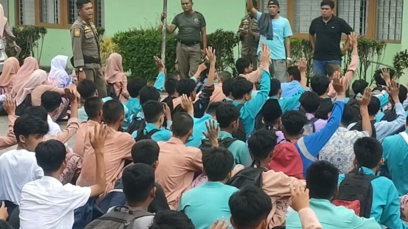 Sebanyak 70 pelajar diamankan Satpol PP Padang dari tempat biliar yang berada di Jalan Alang Lawas, Kecamatan Padang Selatan