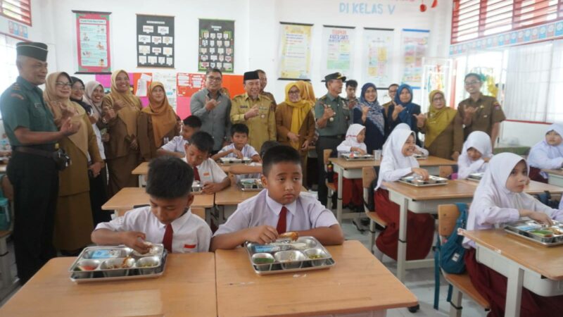 Sebanyak 27 sekolah di Kota Padang sudah menerima program Makan Bergizi Gratis (MBG). Ke depan, jumlah sekolah yang mendapatkan program BMG