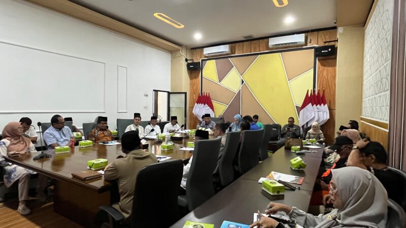 Kepala Badan Kesatuan Bangsa dan Politik (Kesbangpol) Kota Padang, Tarmizi Ismail mengungkapkan bahwa pihaknya telah menerima usulan nama-nama tokoh