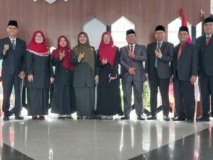 Sebanyak 10 dosen UIN Imam Bonjol Padang resmi mendapatkan Surat Keputusan (SK) Penetapan Profesor dari Kementerian Agama Republik Indonesia