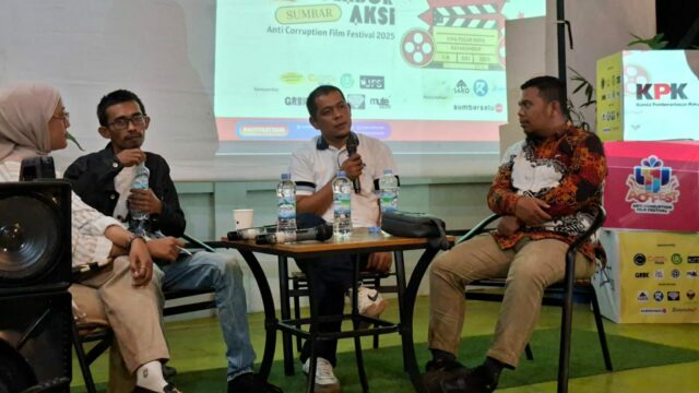 Penulis dan jurnalis yang kini menjadi anggota DPRD Kabupaten Limapuluh Kota, M Fajar Rillah Vesky, bersama mantan Ketua KNPI Desmar Ayudi,