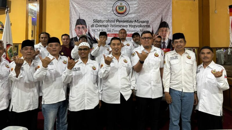 Ketua Umum DPP Ikatan Keluarga Minang (IKM) Andre Rosiade bersama pengurus melanjutkan roadshow ke sejumlah daerah. Kali ini, Andre Rosiade