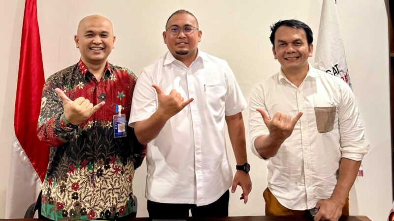 Ketua Umum DPP Ikatan Keluarga Minang (IKM) Andre Rosiade mengatakan bahwa IKM akan membantu memperbaiki atau merenovasi dua asrama mahasiswa