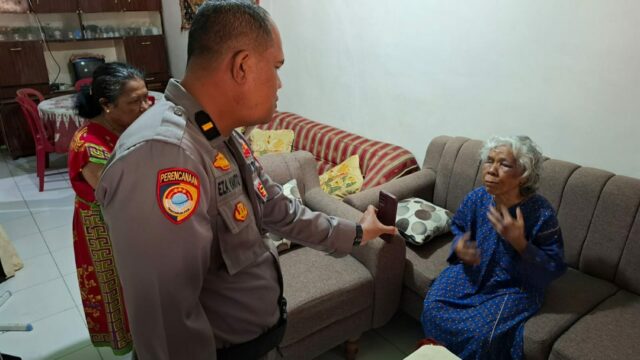 Seorang perempuan lanjut usia bernama Guslina (79) dirampok dan mendapat tindakan kekerasan. Peristiwa ini terjadi di kediaman korban