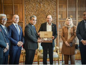 Wakil Sekretaris Fraksi Gerindra MPR RI Andre Rosiade mendampingi Ketua MPR RI Ahmad Muzani bertemu dengan Perdana Menteri Malaysia