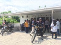 Dua orang anak menjadi korban kekerasan saat aksi pembubaran dan perusakan rumah doa jemaat umat Kristen dari GKSI Anugerah Padang