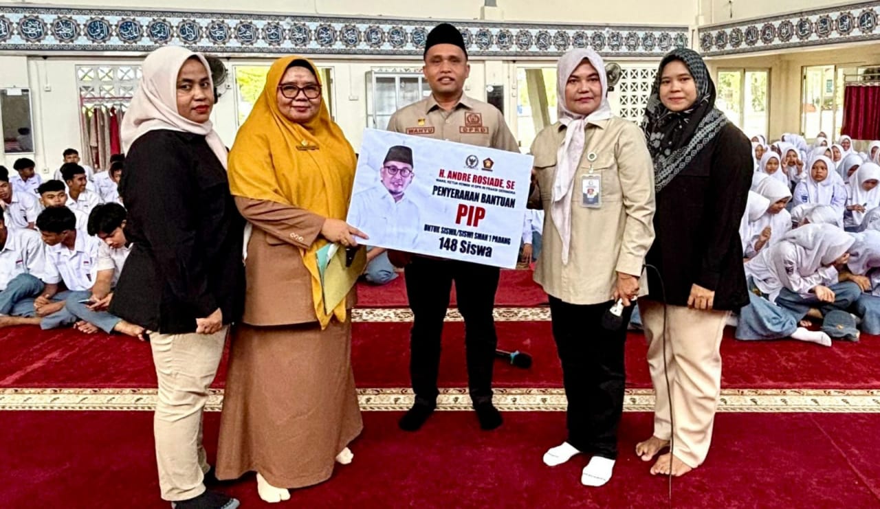 148 Siswa SMAN 1 Padang Terima Beasiswa PIP Usulan Andre Rosiade