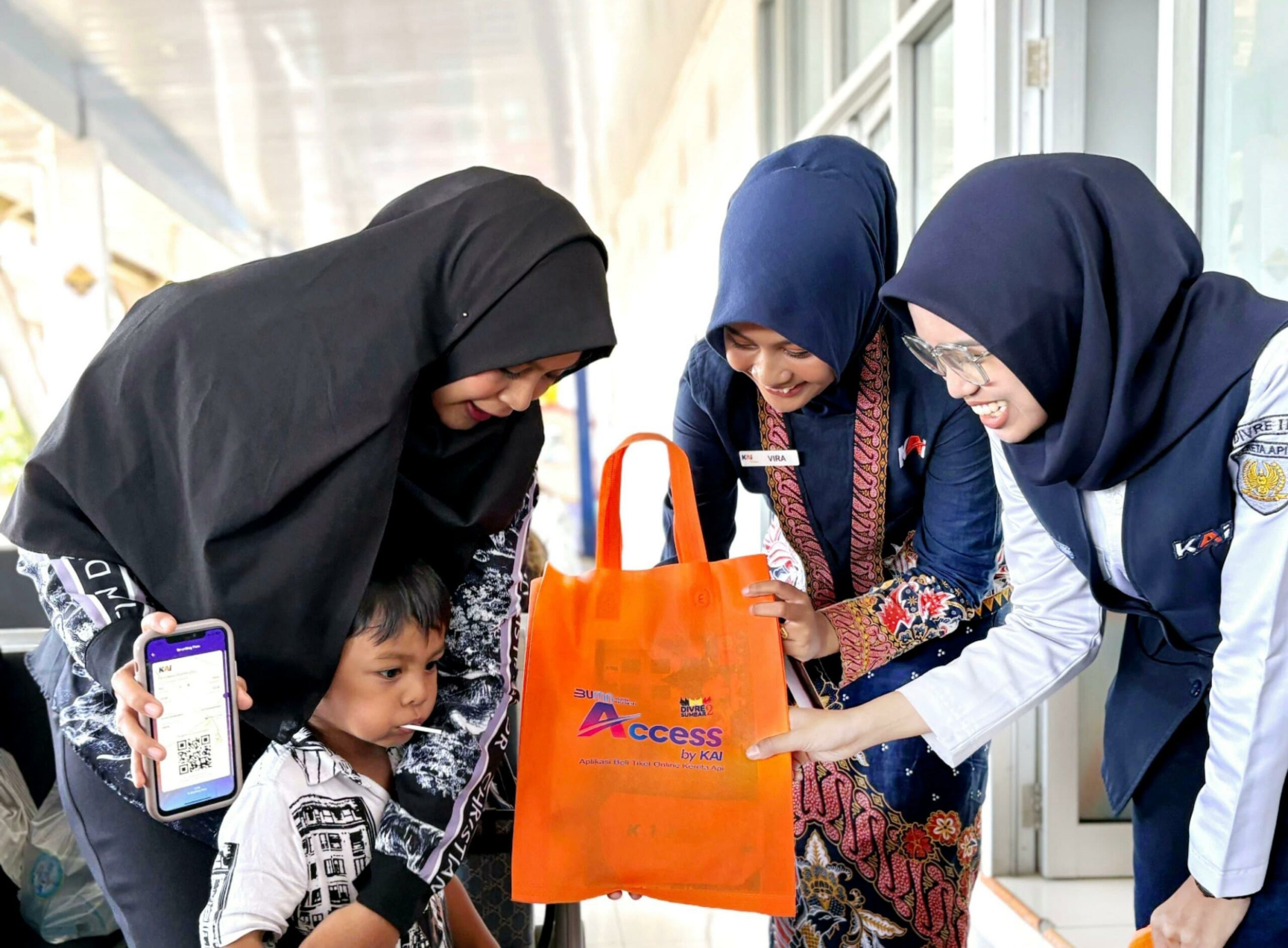 Rayakan Hari Anak Nasional, KAI Divre II Sumbar Hadirkan Keceriaan di Stasiun Padang