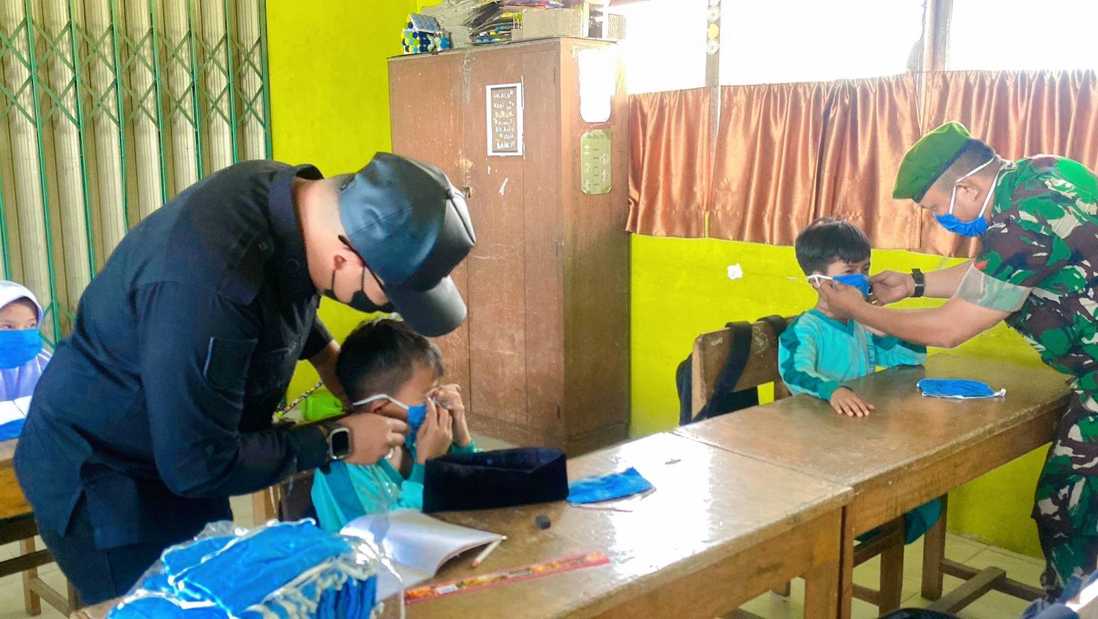 Erupsi Gunung Marapi, Pemerintah Nagari Bagikan Masker Gratis