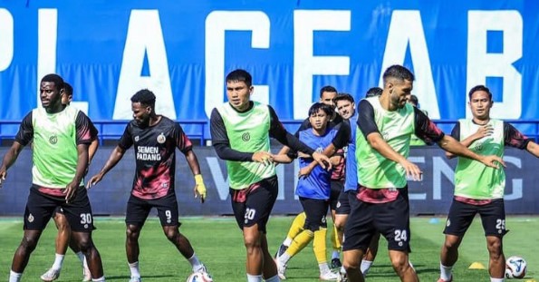 Semen Padang FC menurunkan komposisi terbaiknya untuk menghadapi Persib Bandung pada laga pembuka Super League 2025/2026