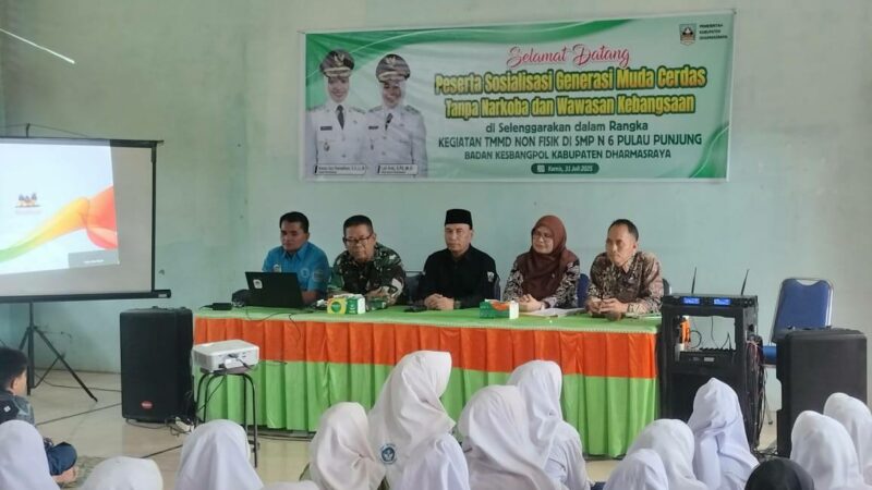 Kegiatan non fisik TMMD ke-125 Kodim 0310/SSE diisi dengan penyuluhan bahaya narkoba di SMP 6 Pulau Punjung, Kabupaten Dharmasraya